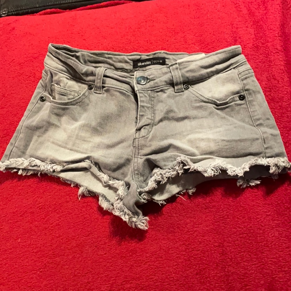 Women’s gray cut off jean shorts